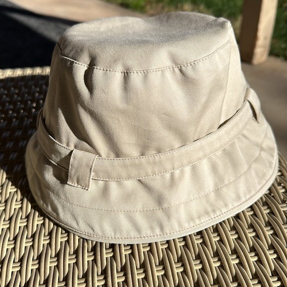 Burberry men's bucket hat size M in good condition. Please see the photo. - Picture 3 of 8
